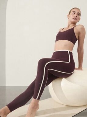 Athleta Elation Ultra High Rise 7/8 Tight in Spiced Cabernet/Bone-size Large